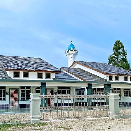 Nazza Homestay Besut With Swimming Pool Kampung Raja Kültér fotó