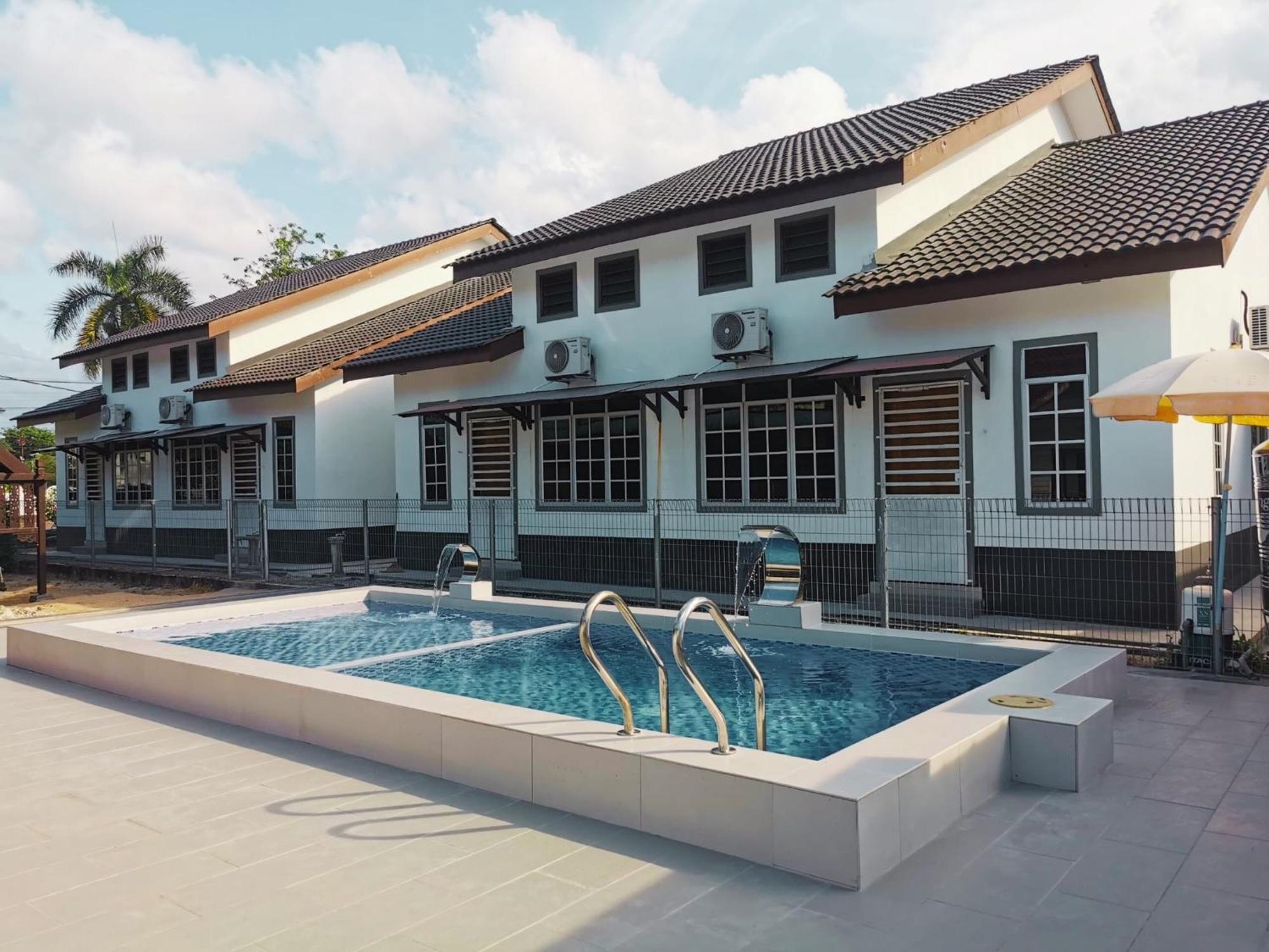 Nazza Homestay Besut With Swimming Pool Kampung Raja Kültér fotó